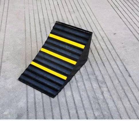 Cao su chặn bánh xe 